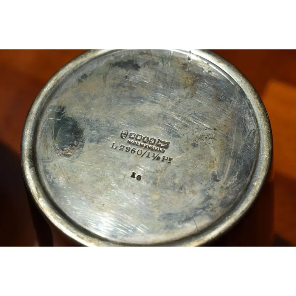 Antique English Silverplate Cocktail Shaker Built In Strainer 1.5 Pint Art Deco